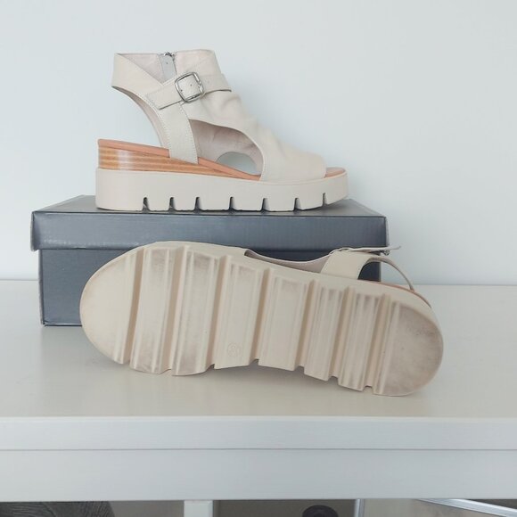 DJANGO & Juliette Sandals - Picture 7 of 10